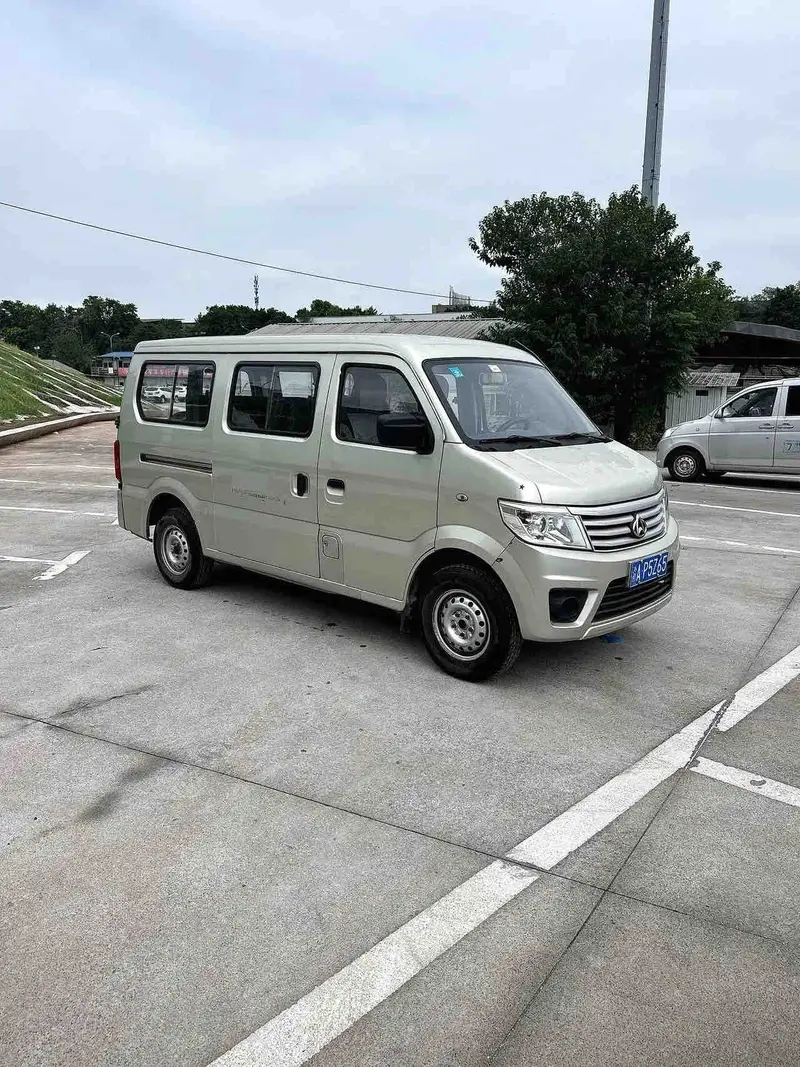 Vehicle photo 3