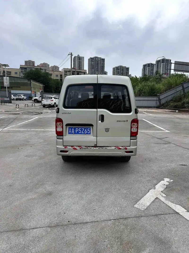 Vehicle photo 5