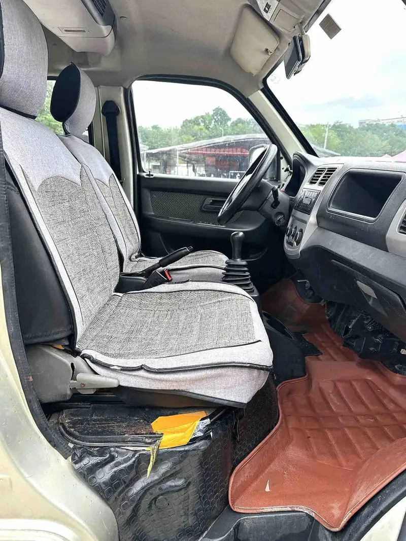 Vehicle photo 7