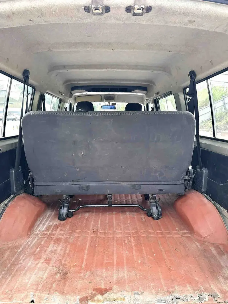 Vehicle photo 9