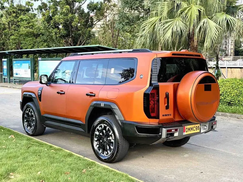 Vehicle photo 6