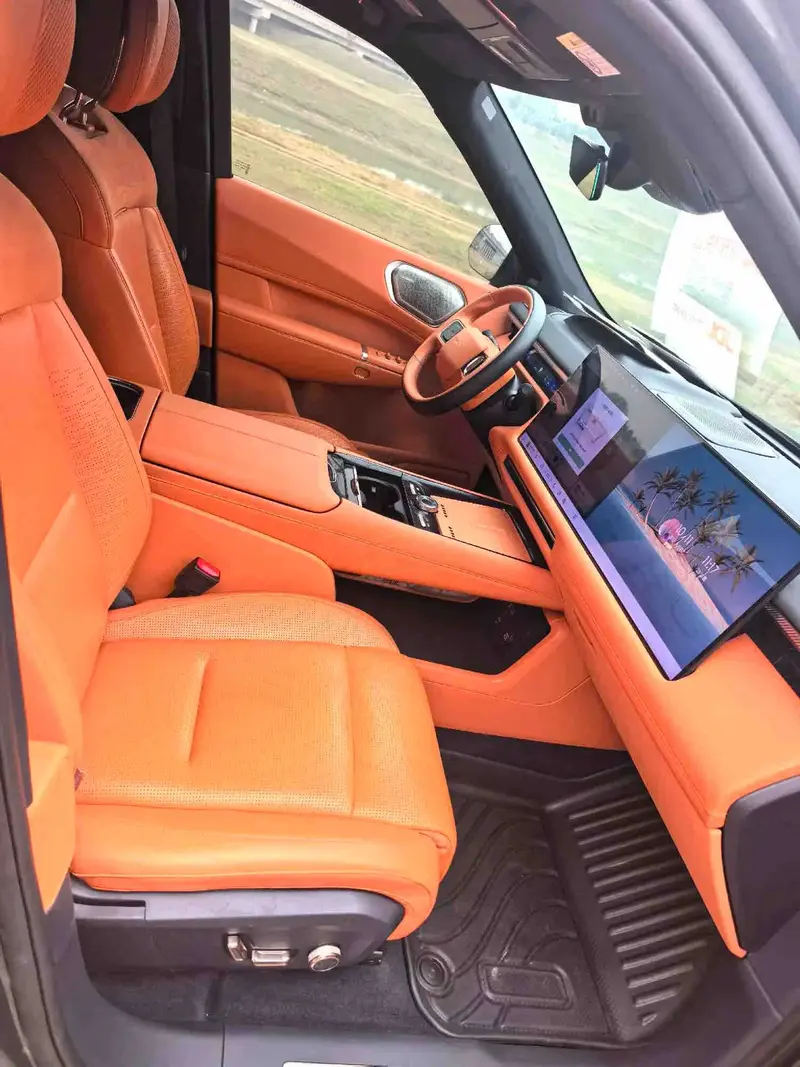 Vehicle photo 5