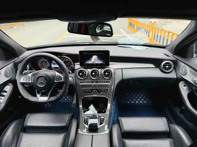 Vehicle photo 4
