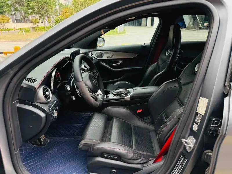 Vehicle photo 5