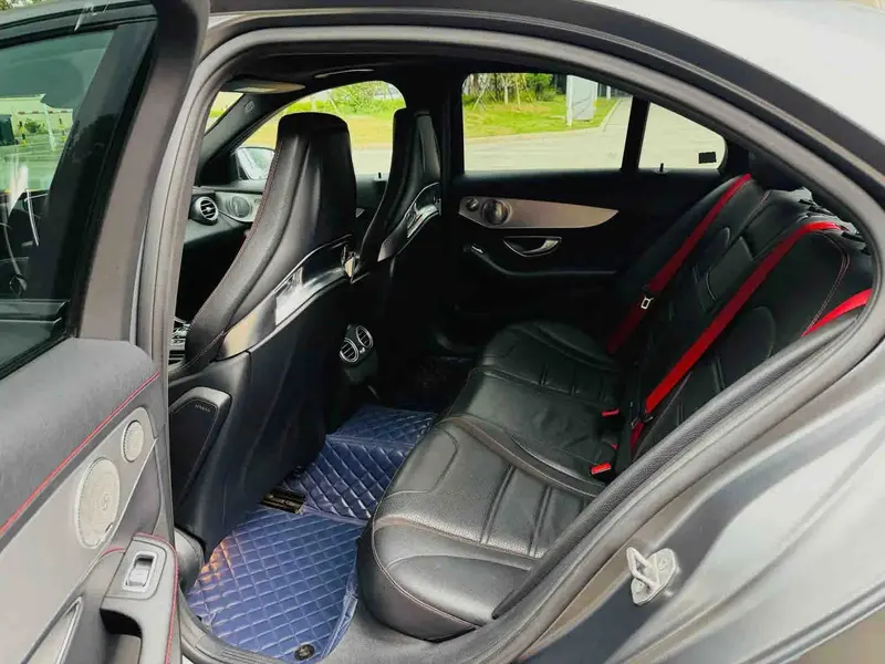 Vehicle photo 6