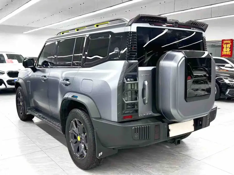 Vehicle photo 5