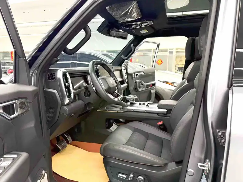 Vehicle photo 7