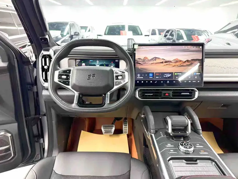 Vehicle photo 8