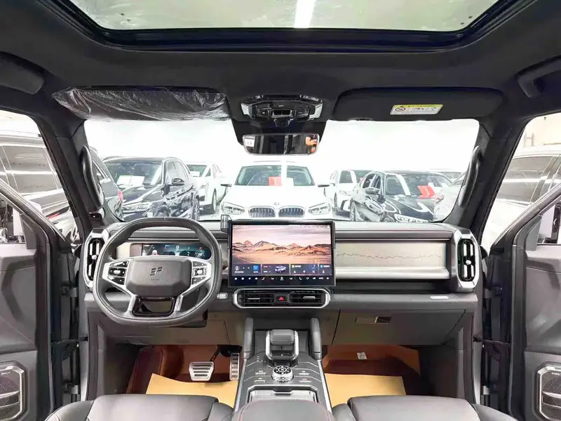 Vehicle photo 9