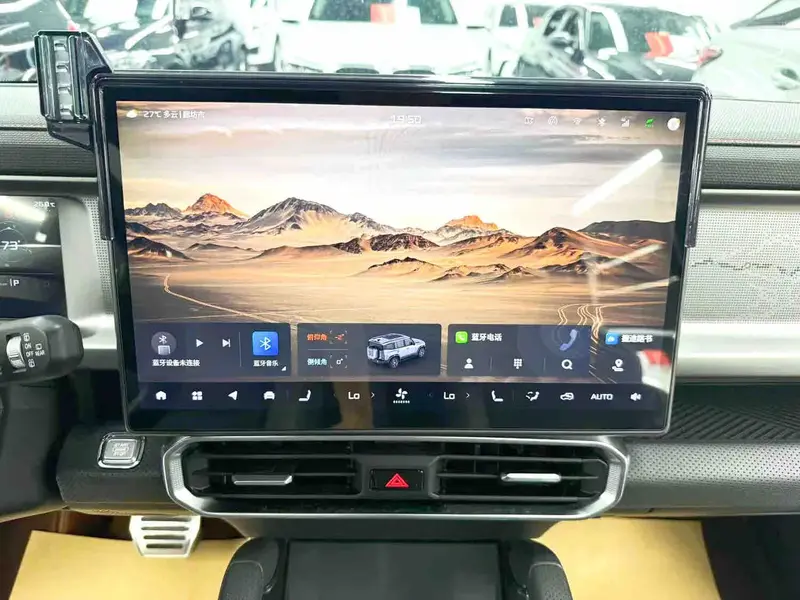 Vehicle photo 10