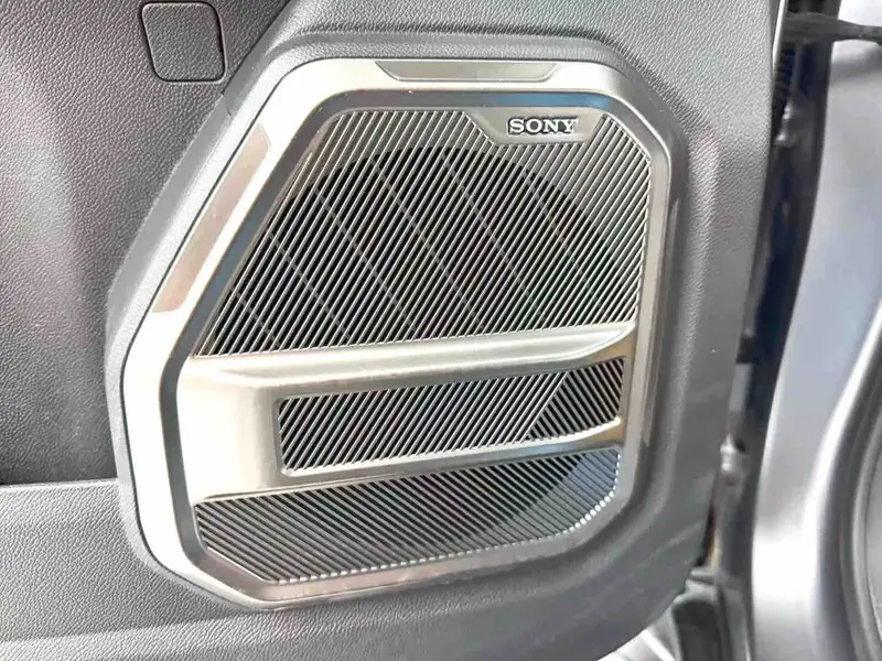 Vehicle photo 14