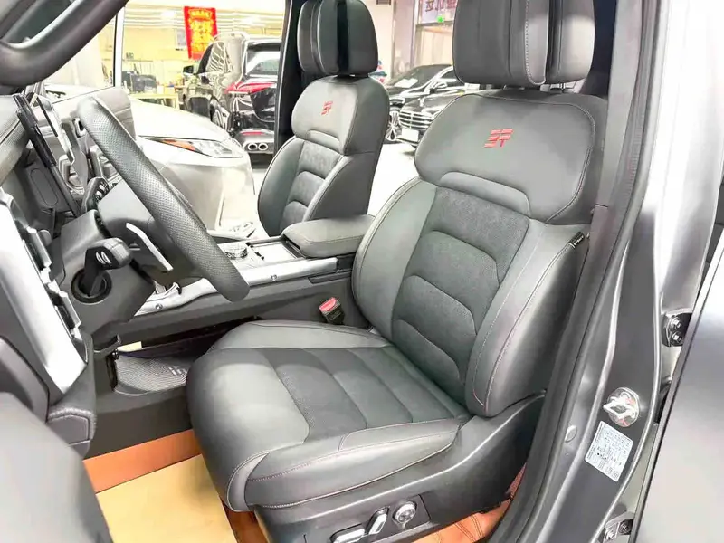 Vehicle photo 15