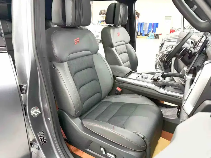 Vehicle photo 16
