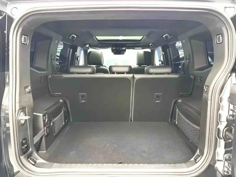 Vehicle photo 19