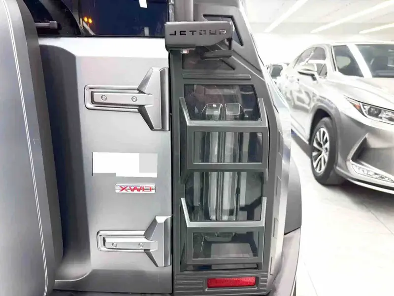 Vehicle photo 20