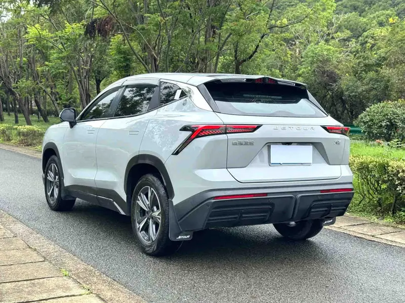 Vehicle photo 4