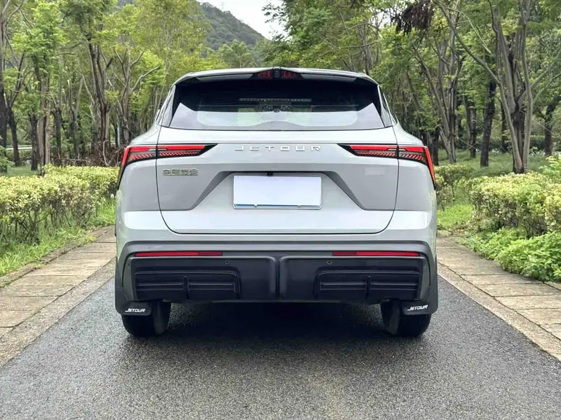 Vehicle photo 5