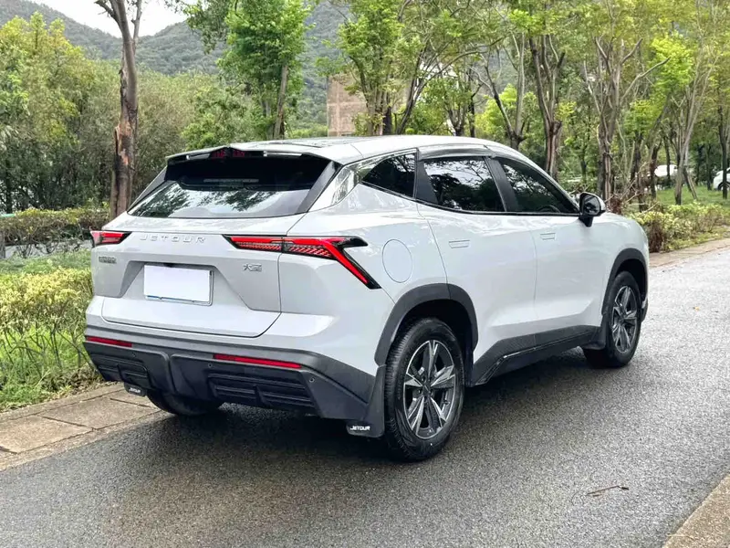 Vehicle photo 6