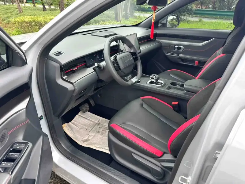 Vehicle photo 7