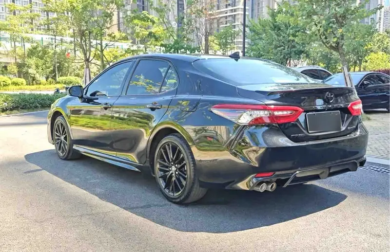 Vehicle photo 6