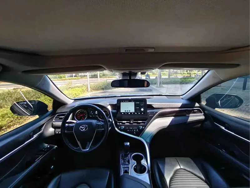 Vehicle photo 7