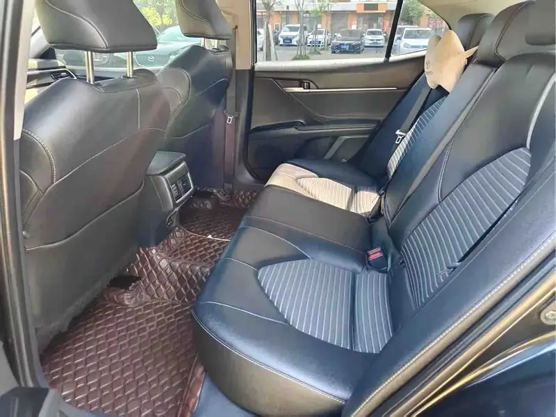 Vehicle photo 9