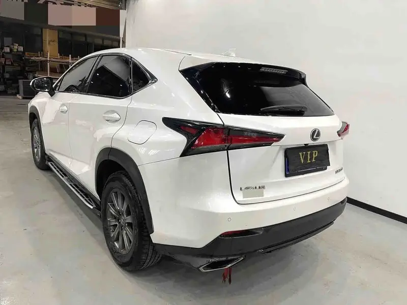 Vehicle photo 4