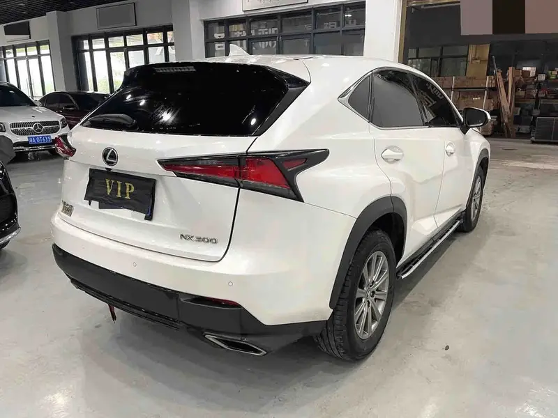 Vehicle photo 5