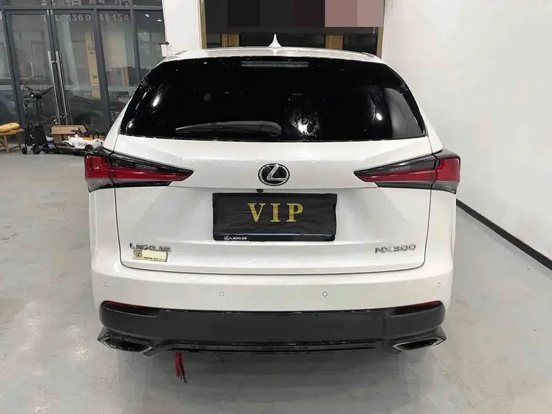 Vehicle photo 6