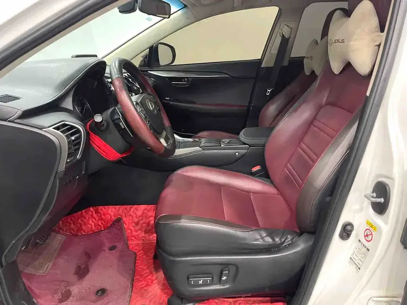 Vehicle photo 9