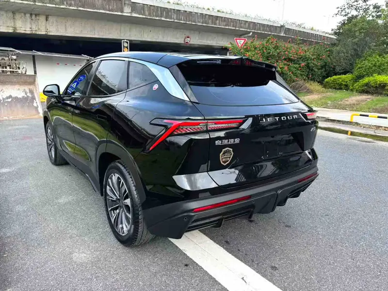 Vehicle photo 4