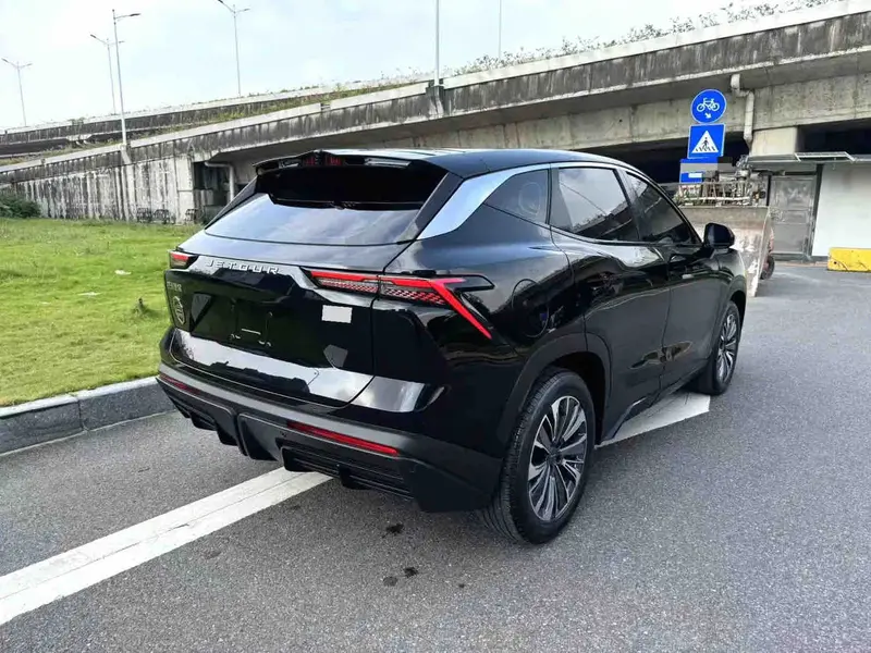 Vehicle photo 5