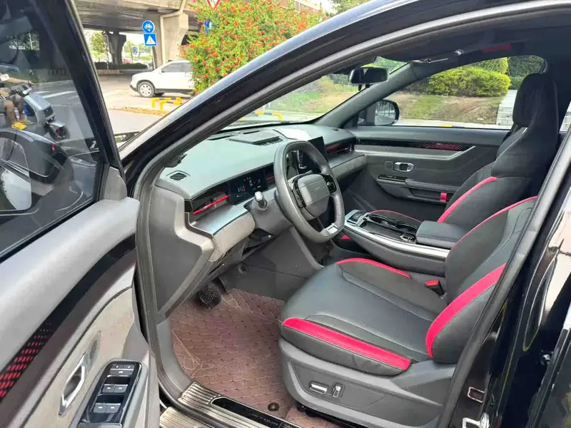 Vehicle photo 6