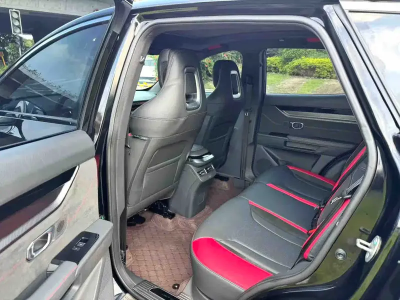 Vehicle photo 7