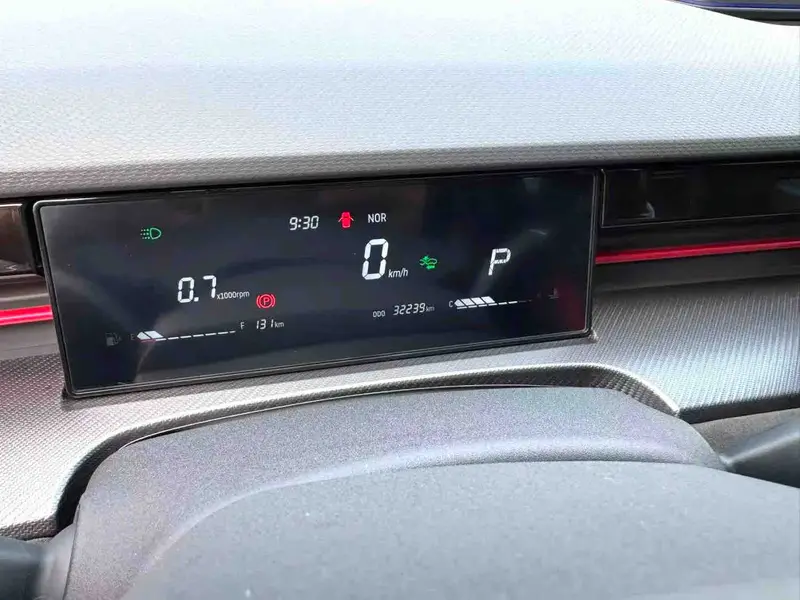 Vehicle photo 8