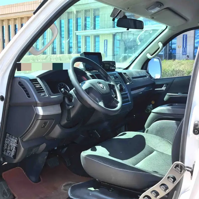 Vehicle photo 7