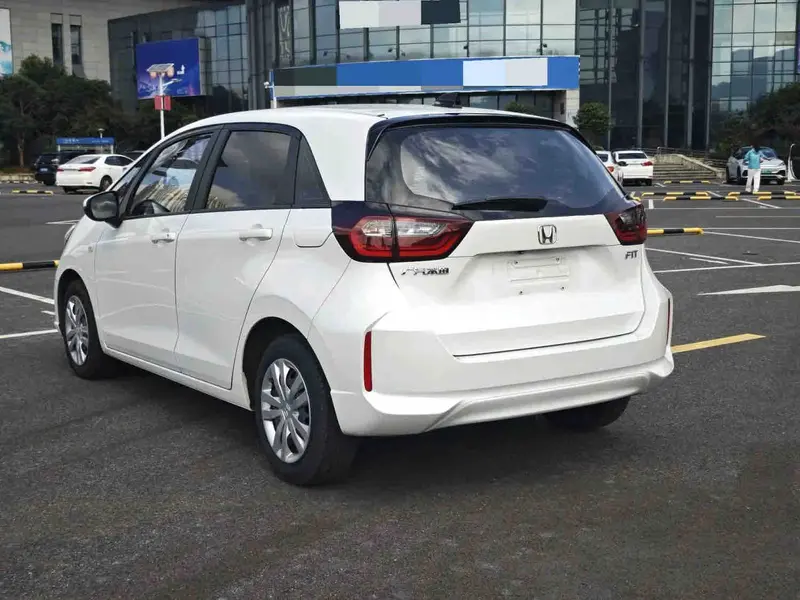 Vehicle photo 4