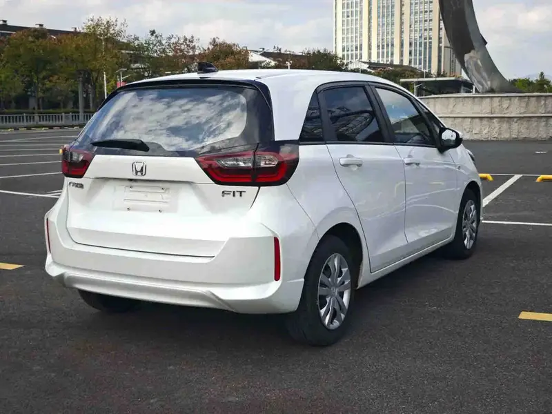 Vehicle photo 5