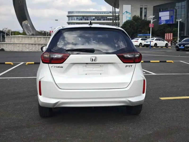 Vehicle photo 6
