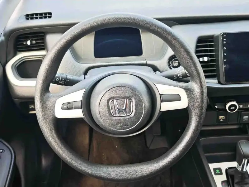 Vehicle photo 8