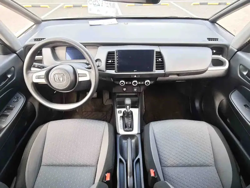 Vehicle photo 9
