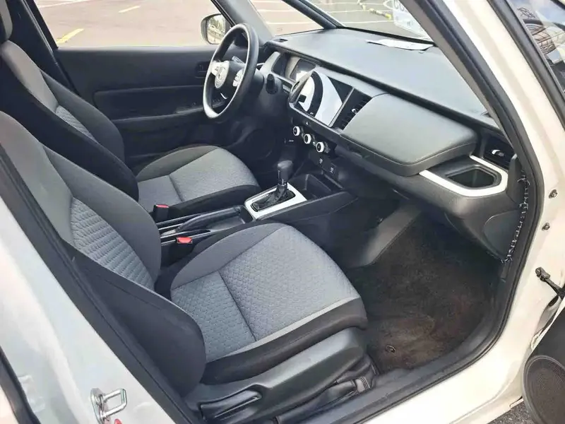Vehicle photo 11