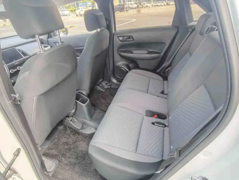 Vehicle photo 12