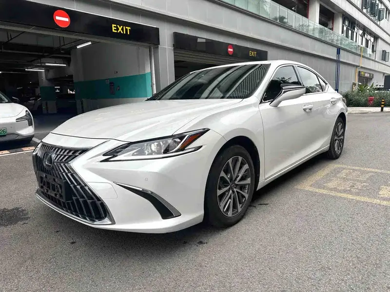 2022 Lexus ES 300h 2.5L Hybrid E-CVT