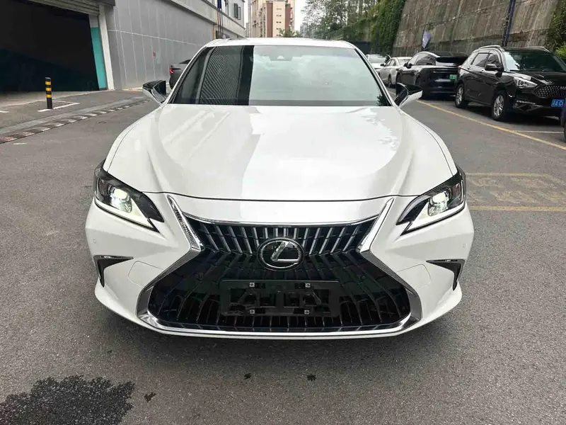 Vehicle photo 2