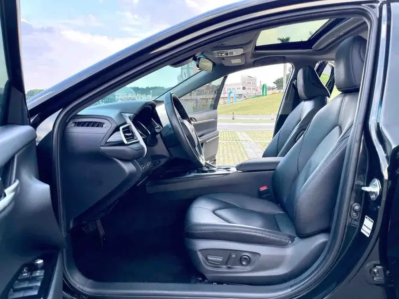 Vehicle photo 7