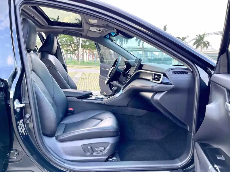 Vehicle photo 8