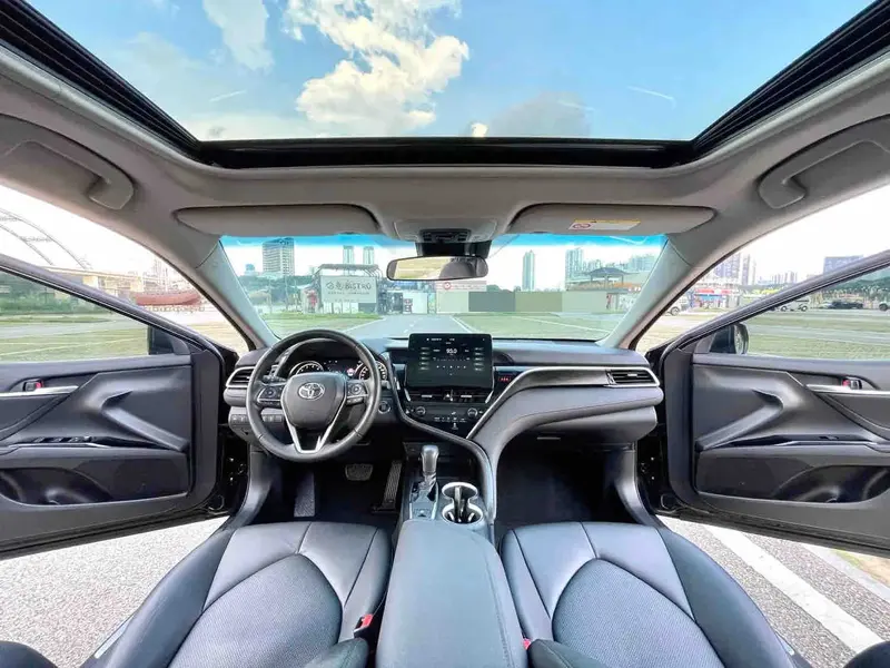 Vehicle photo 10