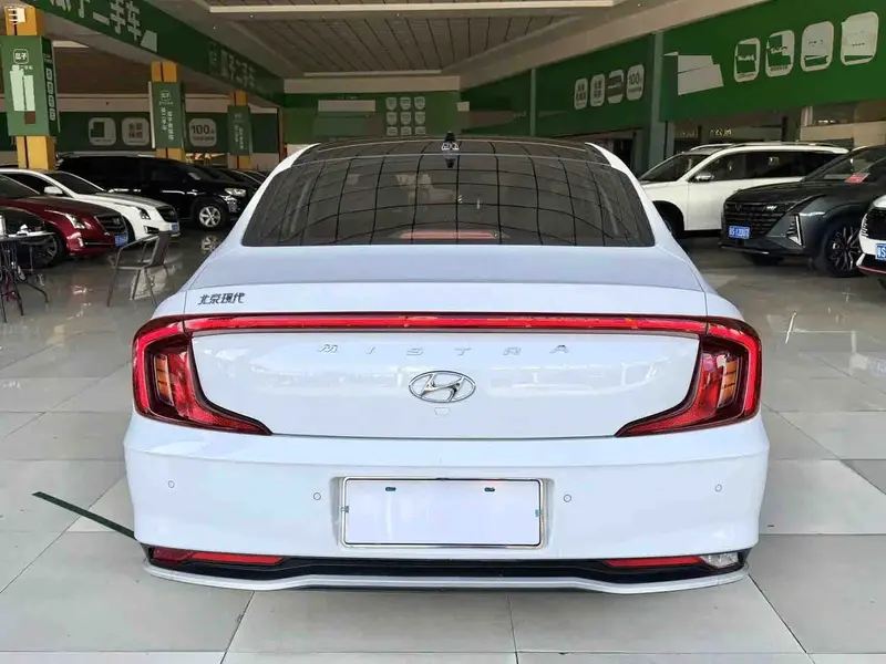 Vehicle photo 4