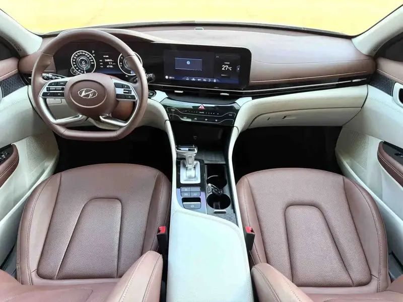 Vehicle photo 6